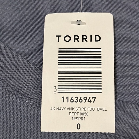 NWT Torrid V-Neck T Shirt. Size 0/L - Picture 4 of 6